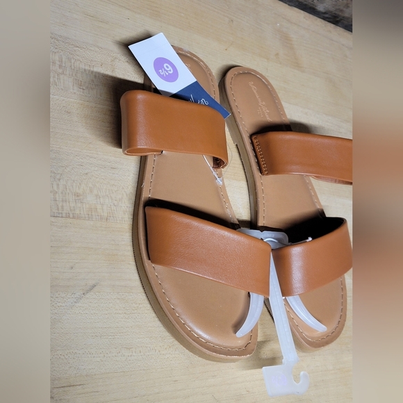 Universal Thread Brown leather slip on sandals - Picture 6 of 7